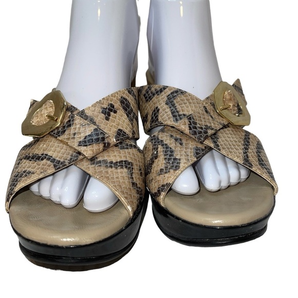 Amalfi by Rangoni Sandals Size 8.5M Black/Tan Snake Pattern Wedge Cork Slip On - Picture 4 of 13